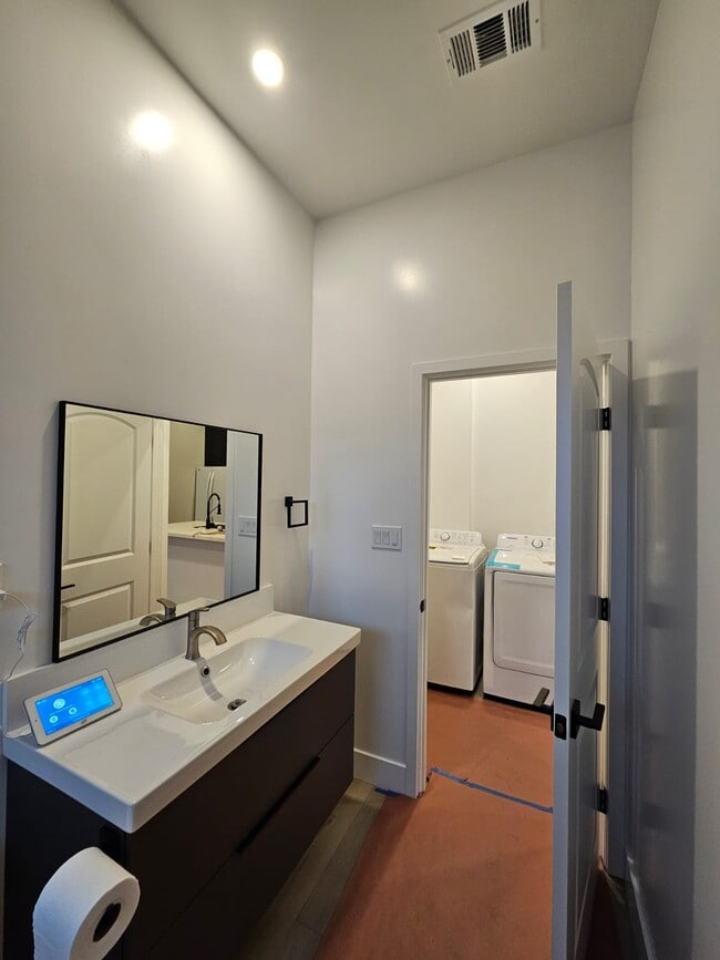 Photo - 886 Barri Dr House