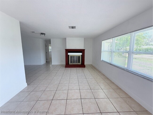 Building Photo - 944 Galaxy Ave