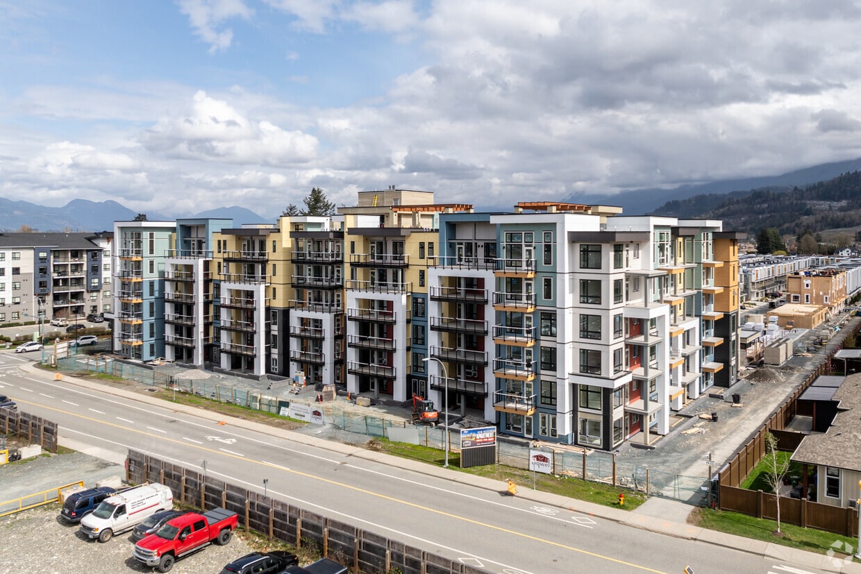 Construction Photo 4/2025 - Liqwel Apartments