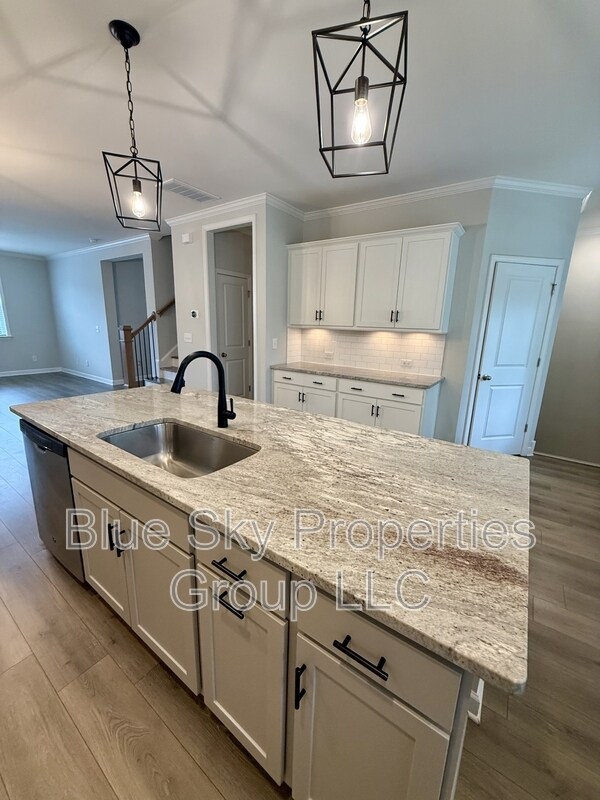 Building Photo - 704 Carraway Garden Dr