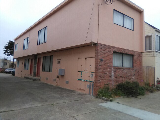 Building Photo - 1215 47th Ave