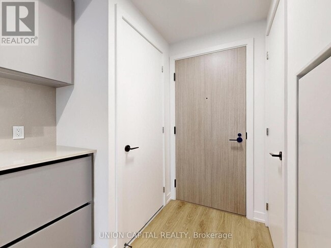 Building Photo - 35 Parliament St