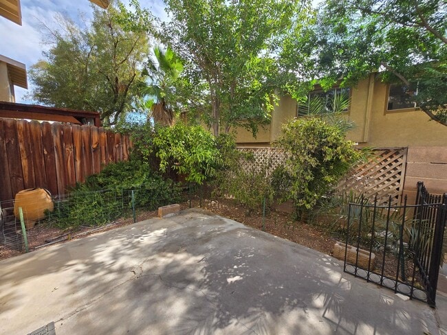 Foto del edificio - 6425 Big Pine Way