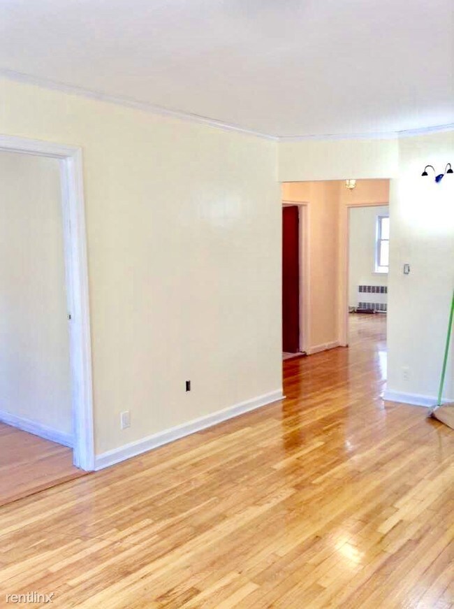 Foto del edificio - 3 br, 1 bath Apartment - 2818 Astoria Blvd