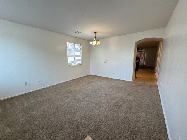 Foto del edificio - 17684 W Desert Bloom St