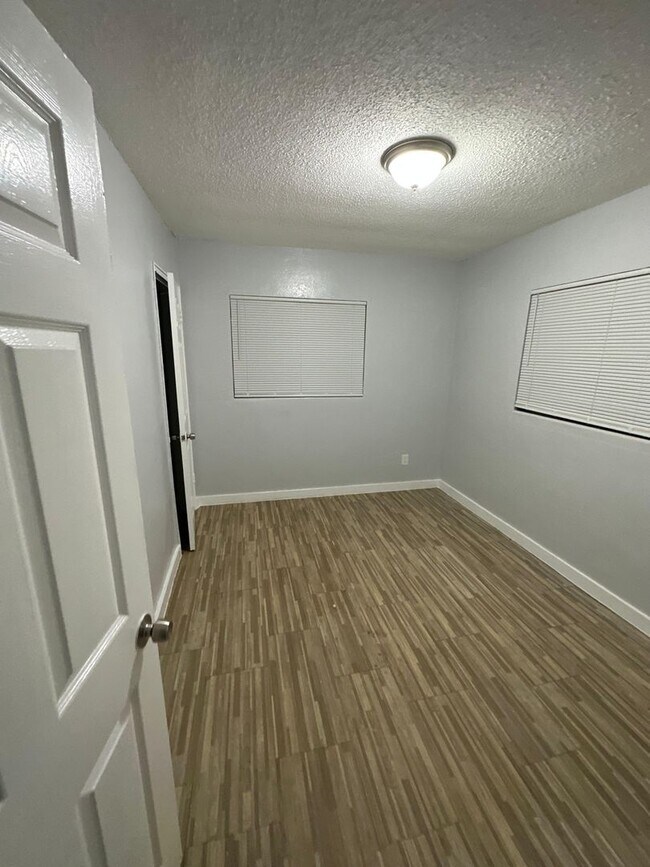 Foto del edificio - 2845/2847 W 6th St.