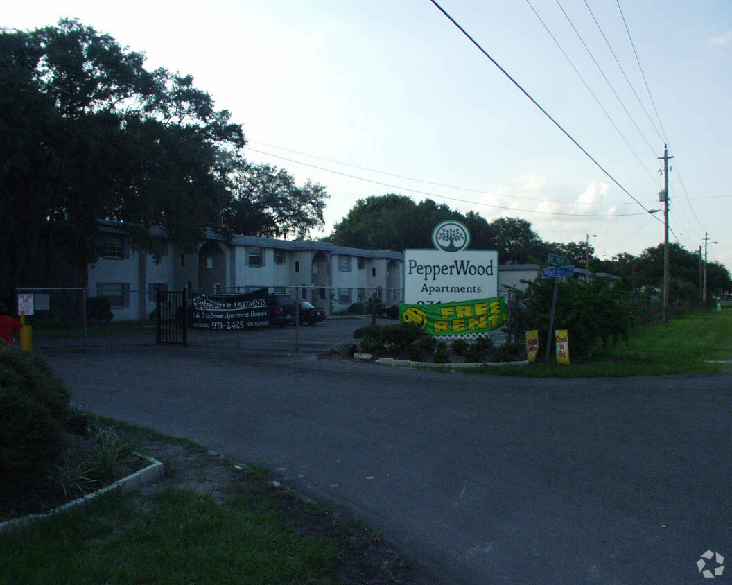 Pepperwood Apartments - The Woodlands at North Tampa