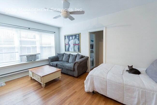 Foto del edificio - 4105 N Damen Ave