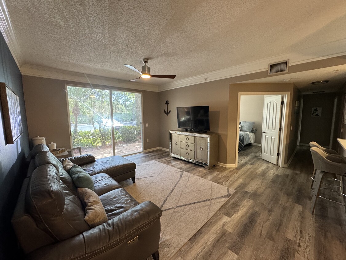 Primary Photo - 3111 Myrtlewood Cir E