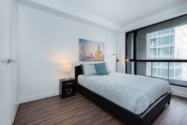 Building Photo - 1390 Boul. René-Lévesque O