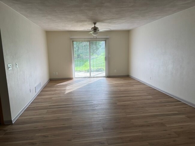 Building Photo - 4867 Pine Meadow Pkwy
