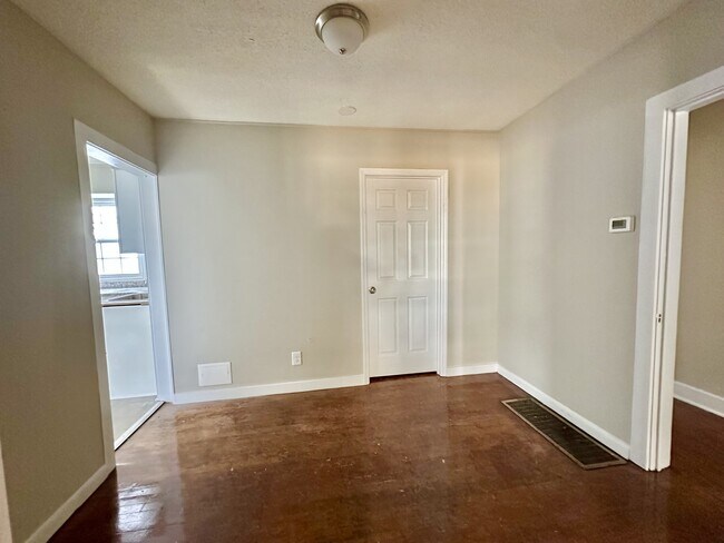 Building Photo - 1037 47th St Ensley