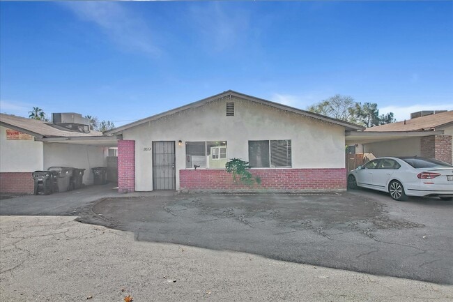 Foto del edificio - 9223 Langdon Ave