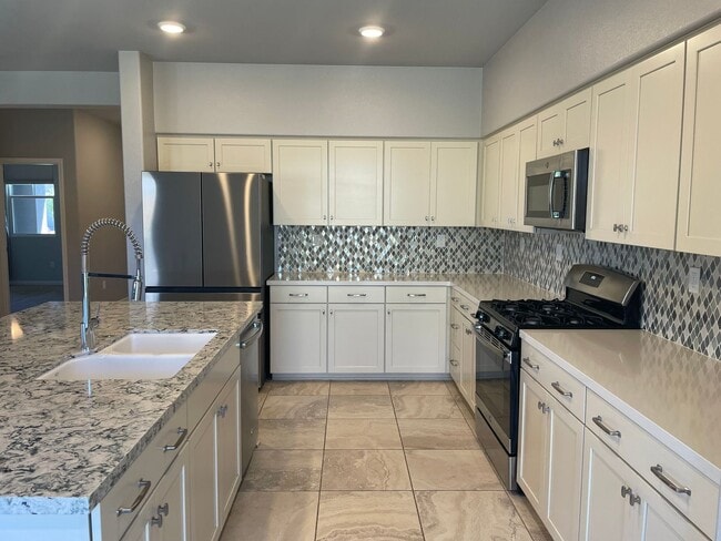Building Photo - 5 Bedroom Home in Lemmon Valley!
