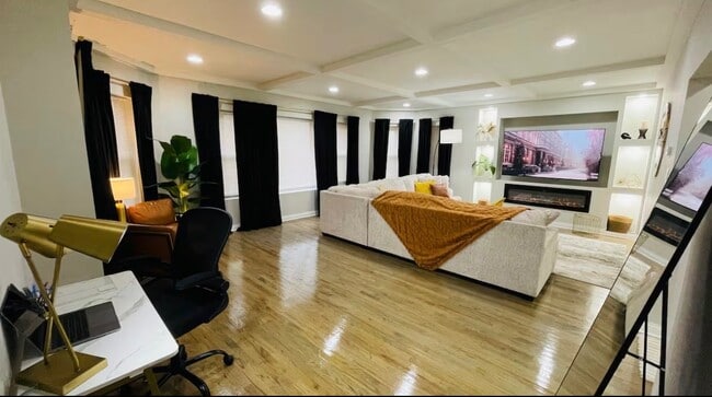 Building Photo - 1954 E 73rd Pl