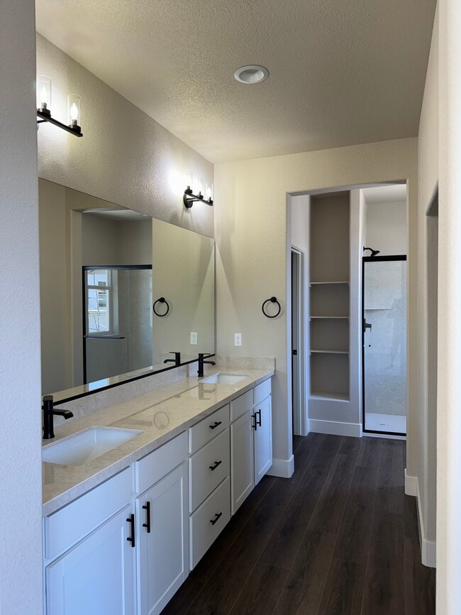 Foto del edificio - 324 Cattail Cir