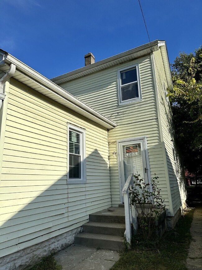 Building Photo - "3-Bedroom Home on Larkwood Ave – Spacious...