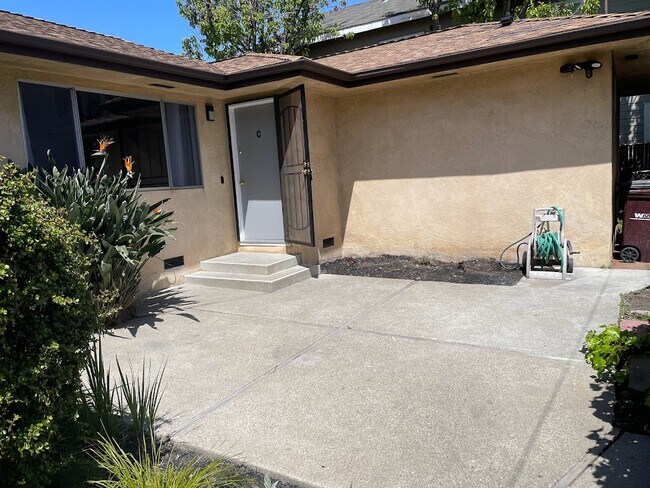 Building Photo - 4332 Salem St