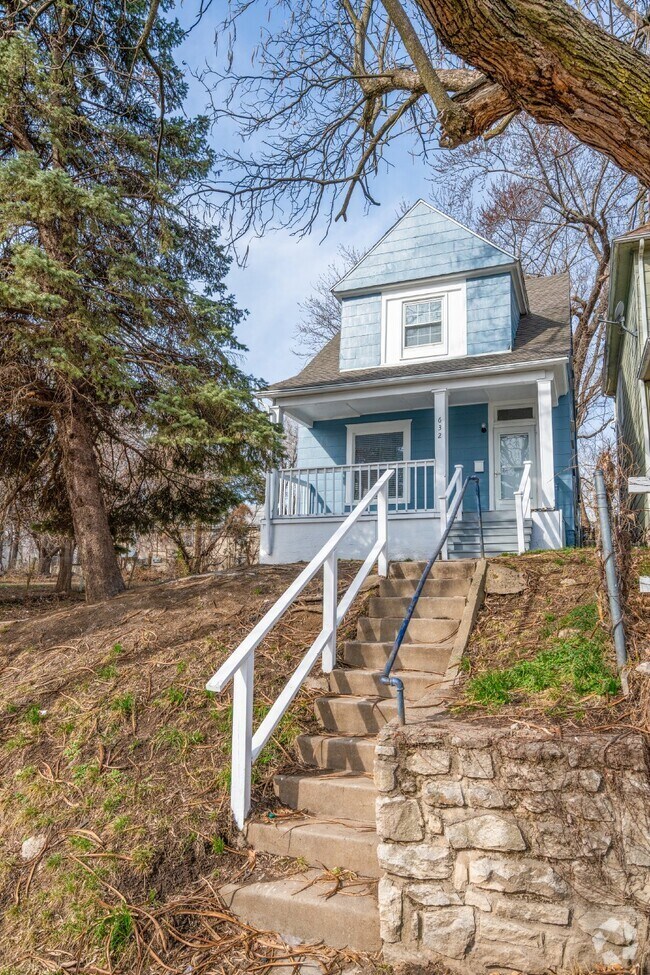 South India Mound Apartments for Rent with Parking Kansas City, MO