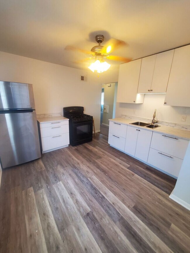 Foto del edificio - 3312-3314 N 85th St. (Duplex)