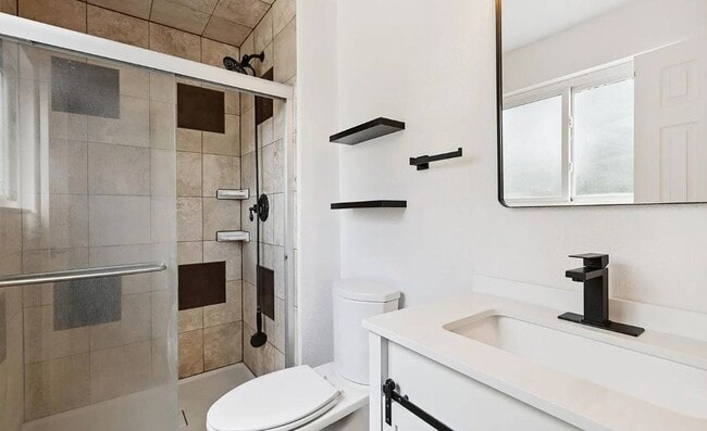 Building Photo - 9563 W Caley Ave