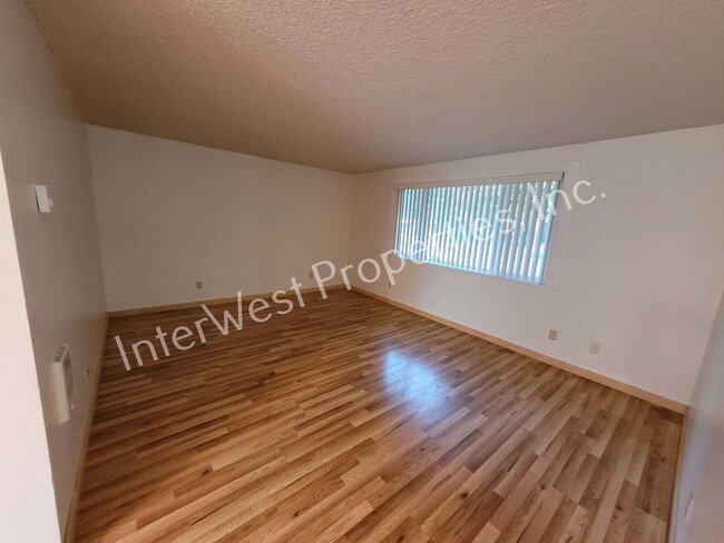 Building Photo - WACKER03