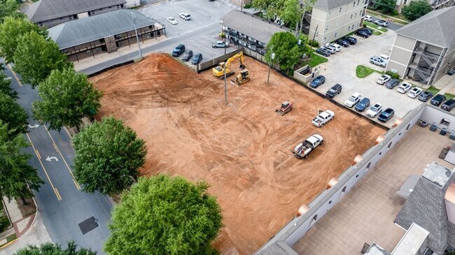 Foto del edificio - Five blocks from Bryant Denny Stadium - Available August 2026 – 5BR/5.5BA Luxury Townhome Near UA...