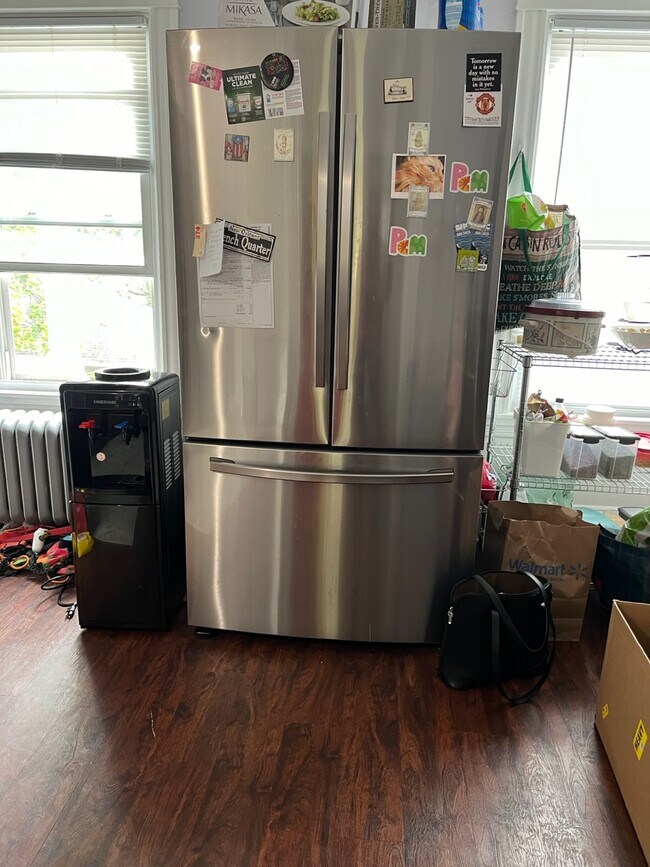 Refrigerador grande - 464 West Ave