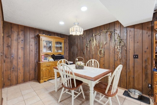 Building Photo - 4050 Taylor Ave