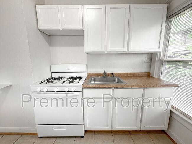 Foto del edificio - 3708 Baltimore Ave