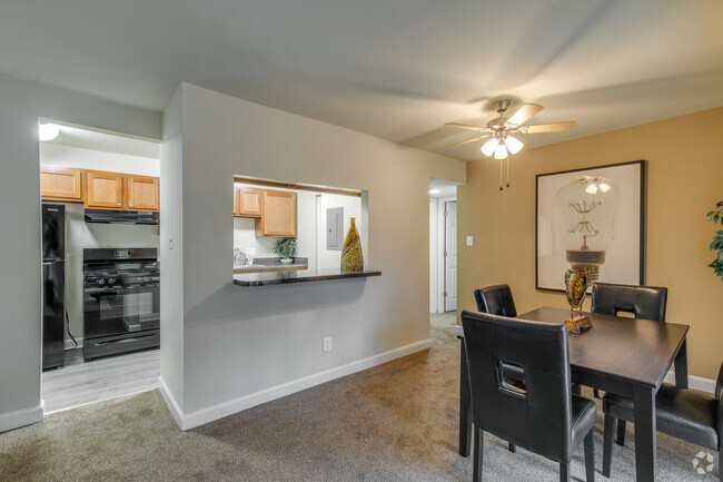 1BR, 1BA - 774SF - Woodland Landing