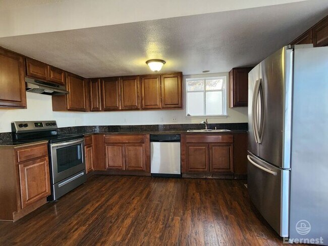 Building Photo - 811 S Rifle Way