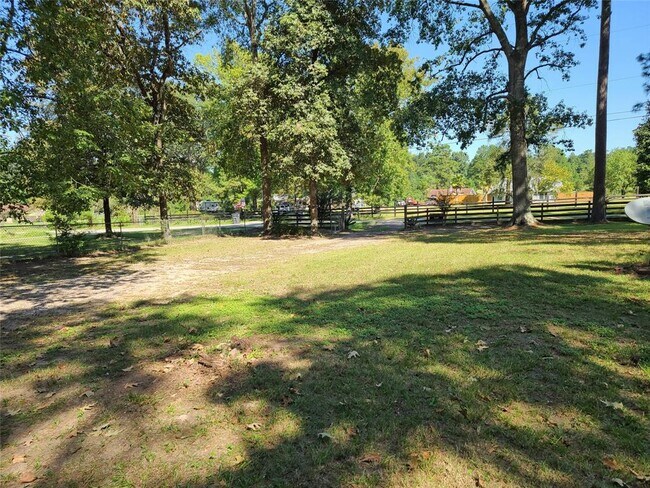 Foto del edificio - 13690 Calhoun Rd