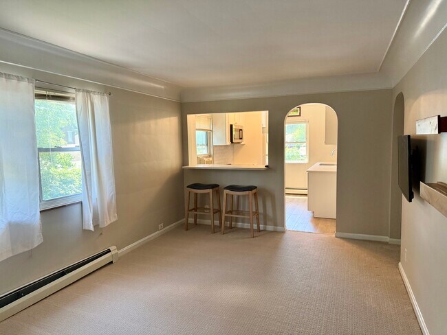 Foto del edificio - 2317 Monroe Ave