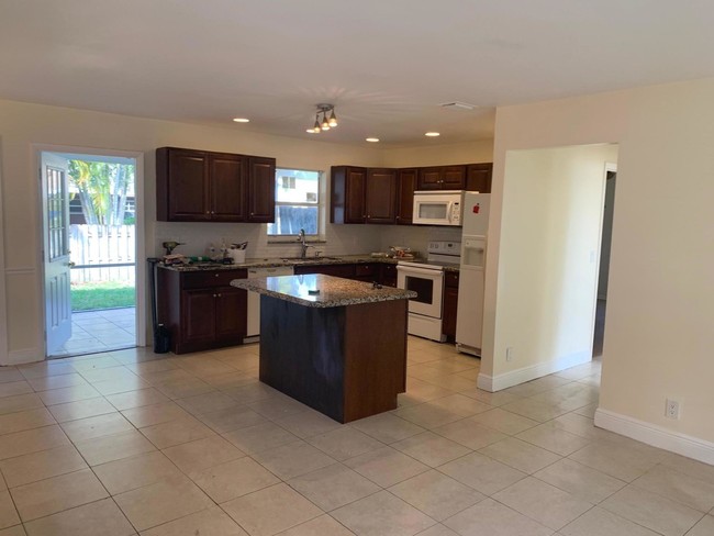 Building Photo - 3555  Pandora Avenue