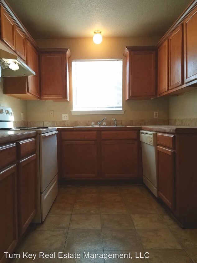 Primary Photo - 1429 E Robert St