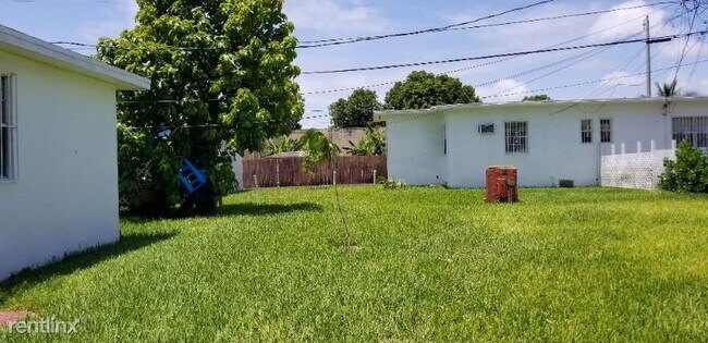 Foto del edificio - 601 NW 90th St