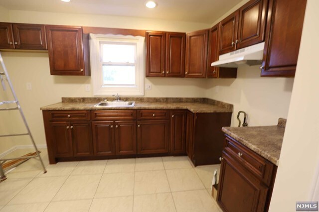 Building Photo - 357 Riverview Ave