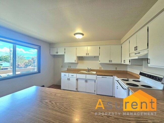 Building Photo - MOVE IN SPECIAL: $500 OFF on First Full Months Rent! Charming 2-Bedroom 4-plex in Prime Ashland L...