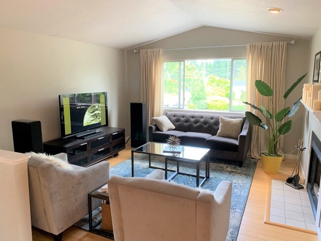 Building Photo - Beautiful Home in North Seattle - Availabl...