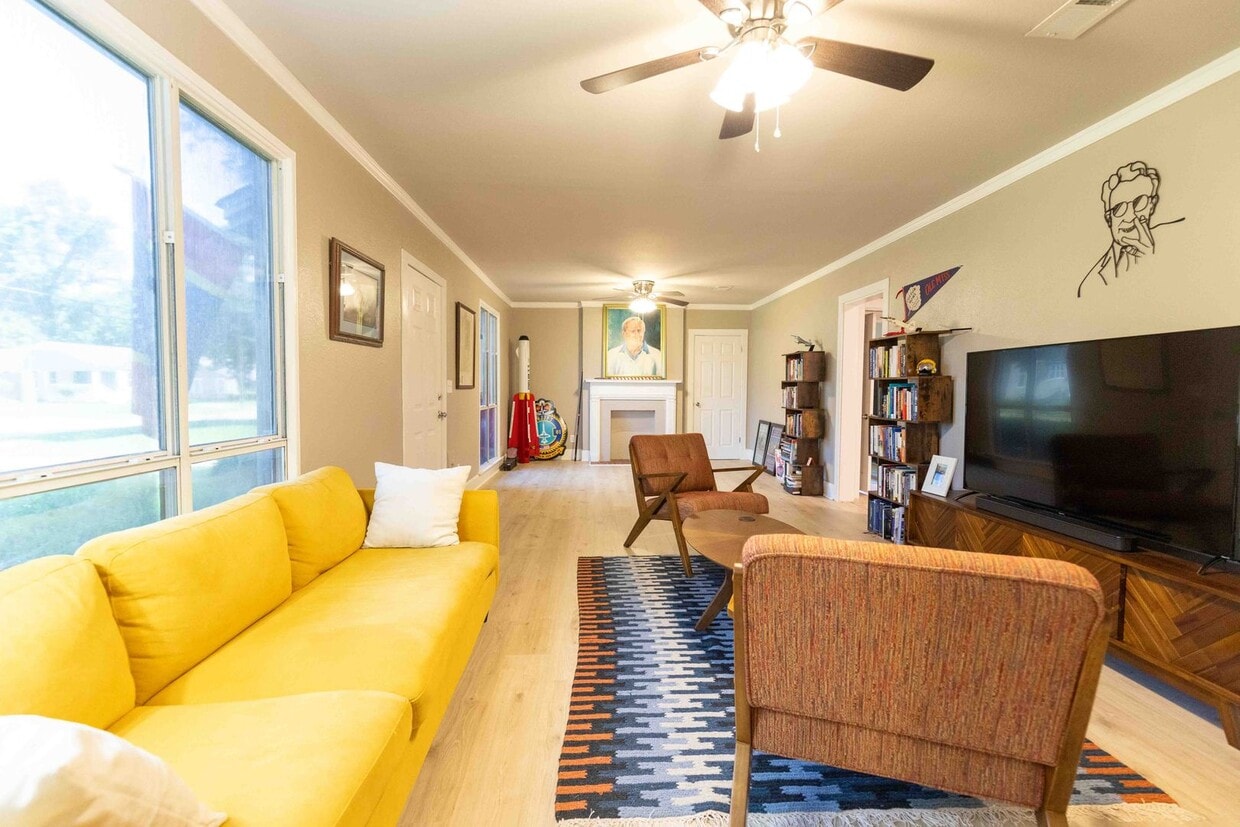 Primary Photo - Charming 3 bedroom/ 2 Bathroom house in Br...