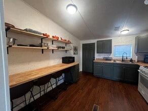 Building Photo - 532 9th St SW