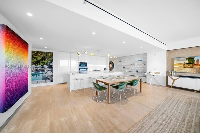 Foto del edificio - 9111 Collins Ave