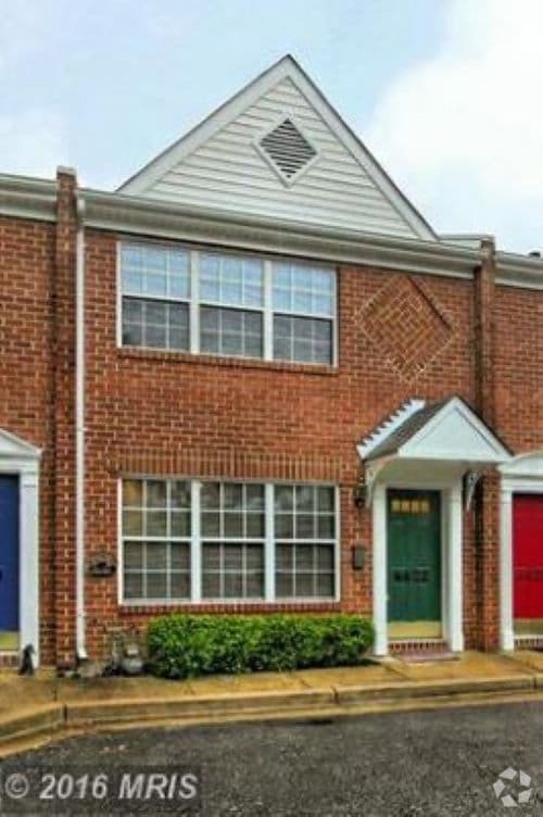 Building Photo - 4422 S Four Mile Run Dr