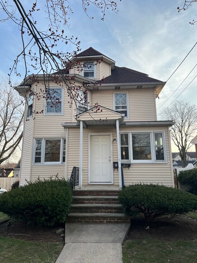 Home - 912 Maple Ave