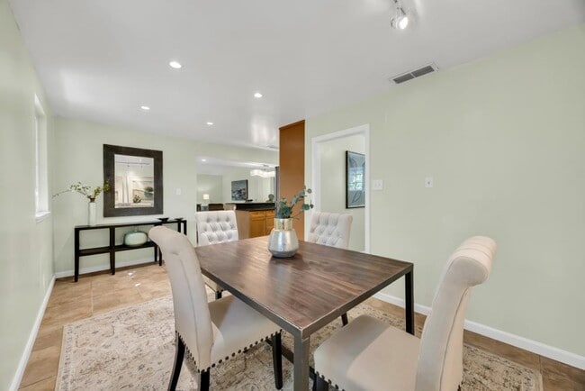 Foto del edificio - 4330 Baywood Way