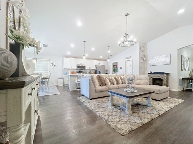 Building Photo - Dexter St