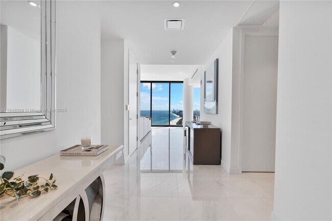 Foto del edificio - 15701 Collins Ave