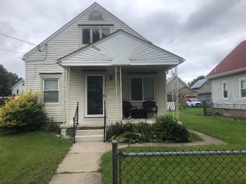 2414 Michigan Ave, Niagara Falls, NY 14305 Room for Rent in Niagara