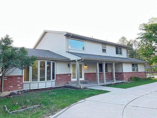 Foto del edificio - 8374 Piney Creek Rd